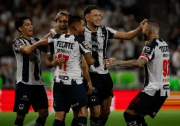Rayados golea 3-0 al Necaxa, es líder del Apertura 2025 y alcanza su victoria 300 como local