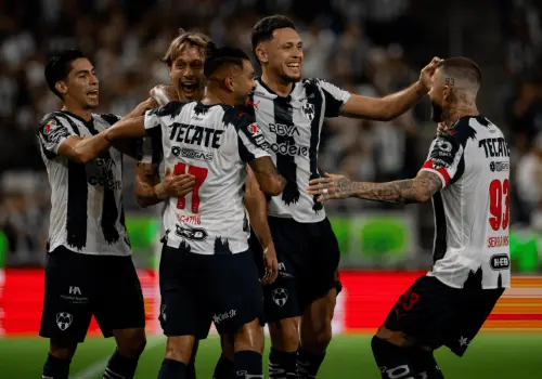 Rayados golea 3-0 al Necaxa, es líder del Apertura 2025 y alcanza su victoria 300 como local
