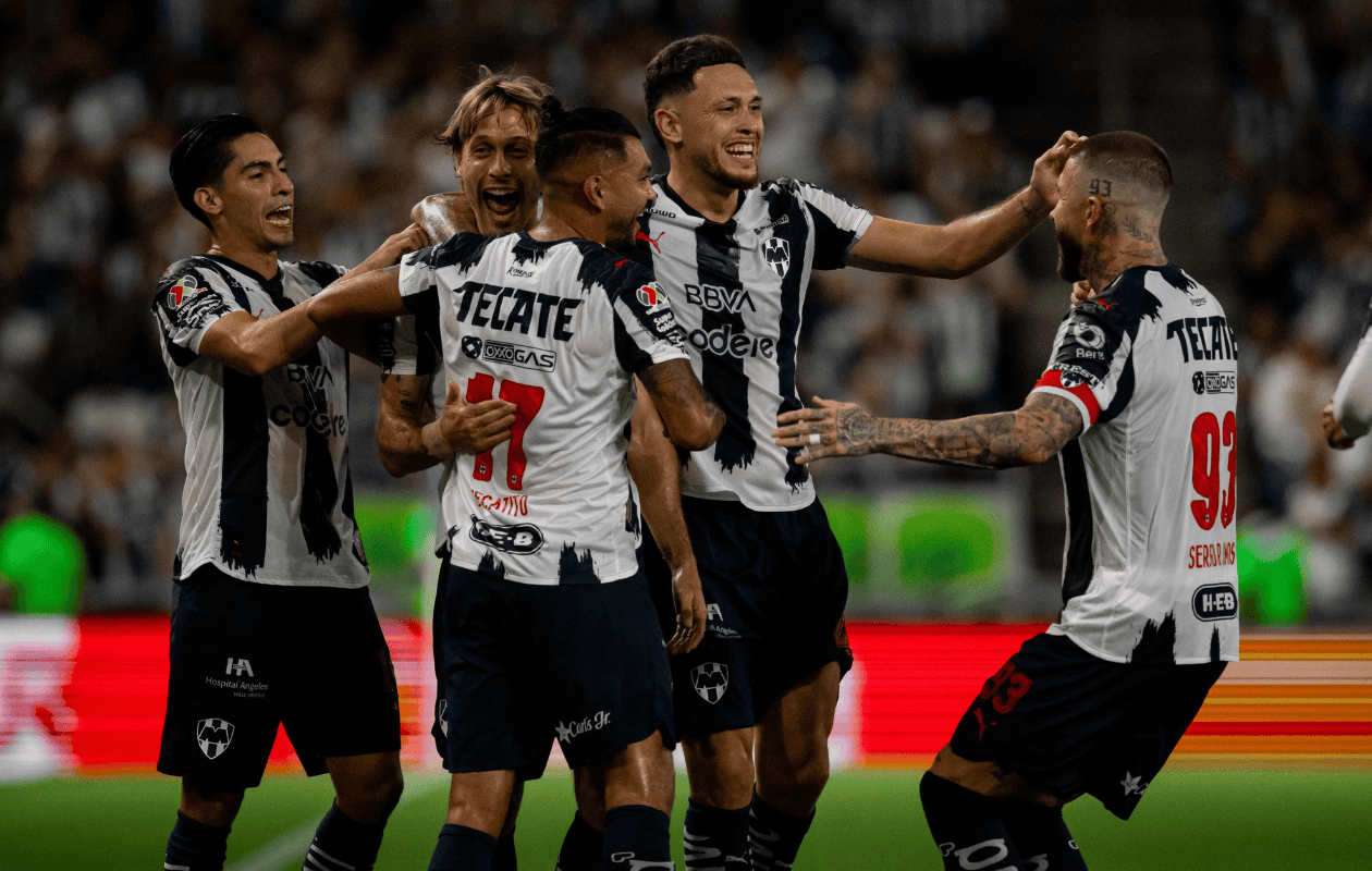 Rayados golea 3-0 al Necaxa, es líder del Apertura 2025 y alcanza su victoria 300 como local