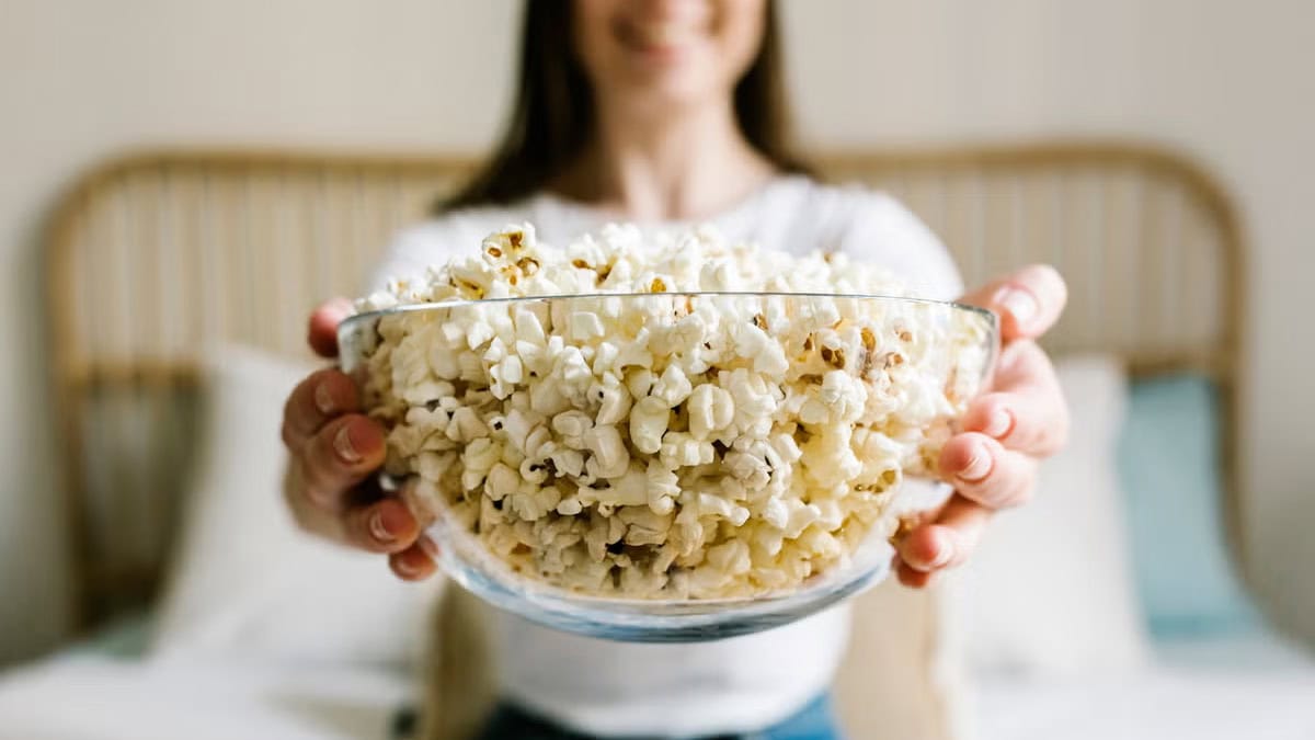 Experto en longevidad dice que las palomitas de maíz son más saludables que muchas verduras