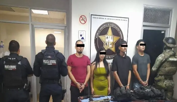 Los tres hombres y la mujer fueron puestos a disposición del Ministerio Público, para las investigaciones correspondientes