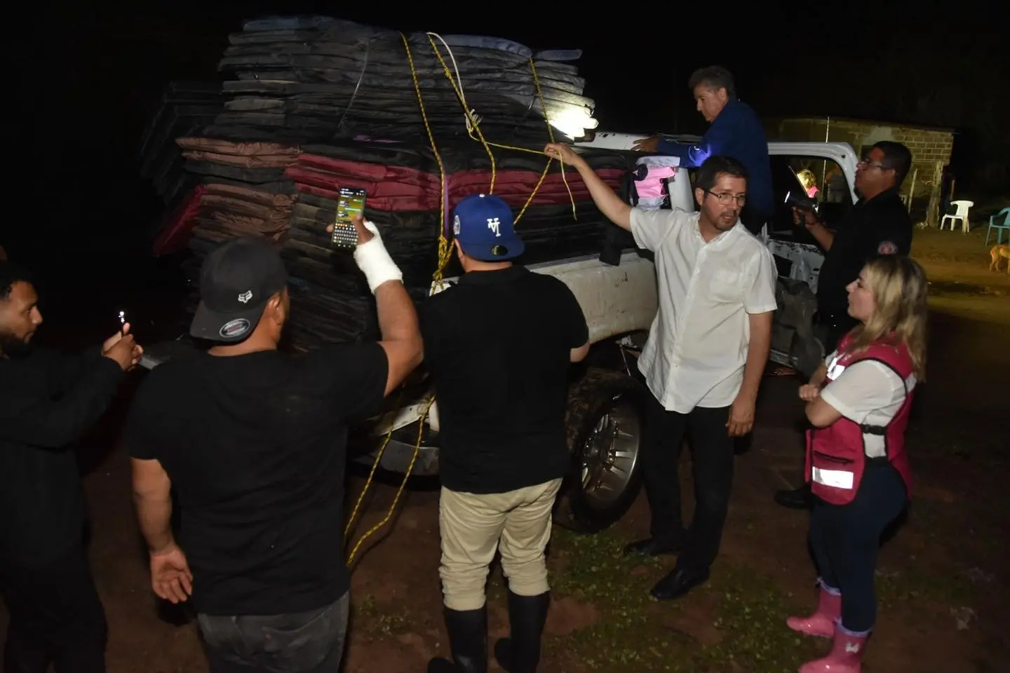 Lleva alcalde apoyo a familias de Bacabachi tras impacto por lluvias