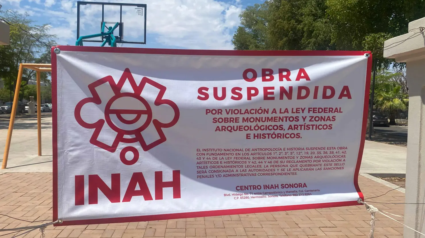 El Instituto emitió un dictamen indicando que las obras carecían de autorización federal y que alteraban el valor histórico del entorno urbano por lo que solicitaron revisar y revertir algunas obras.
