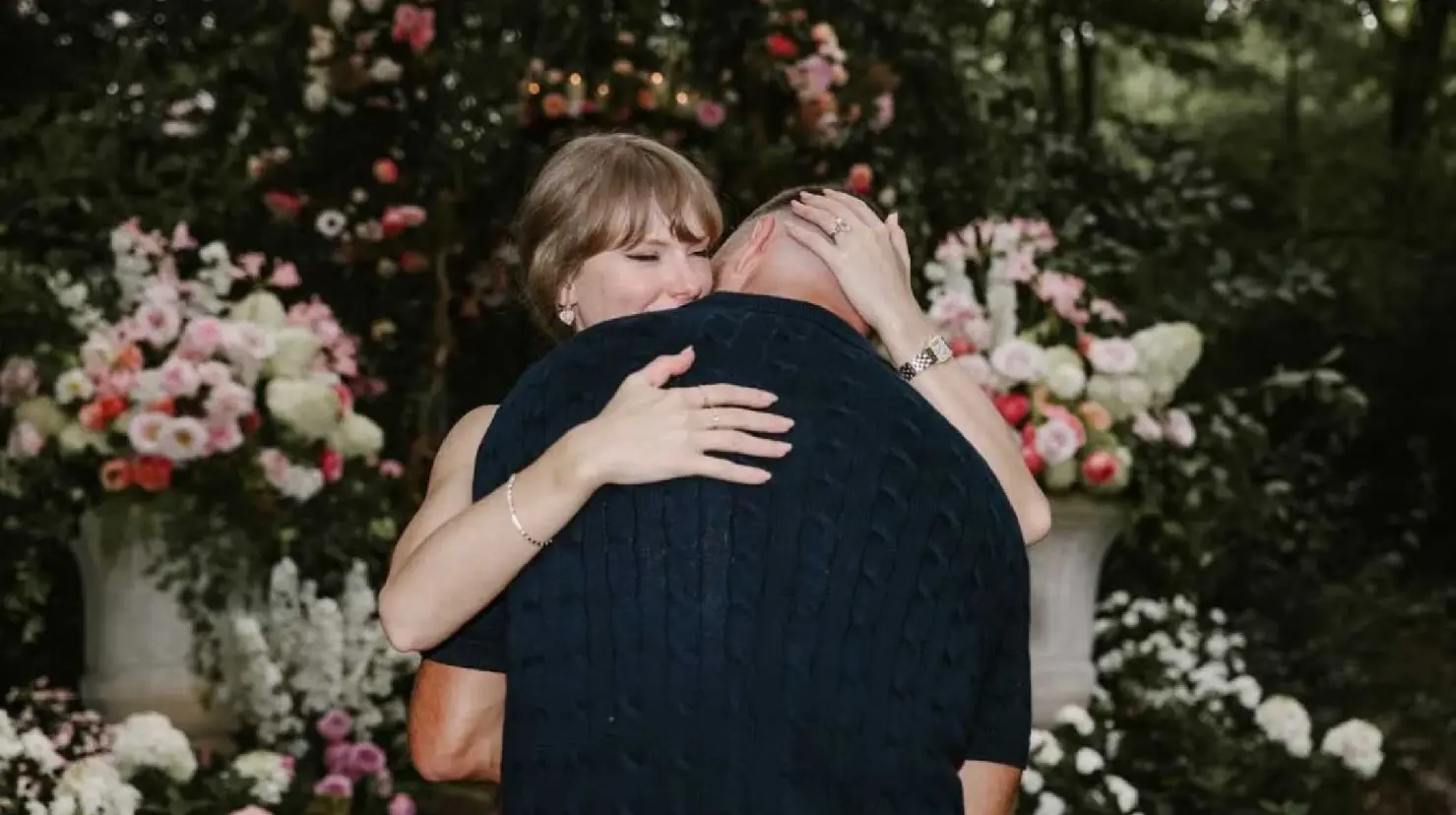 Taylor Swift anuncia su compromiso con Travis Kelce