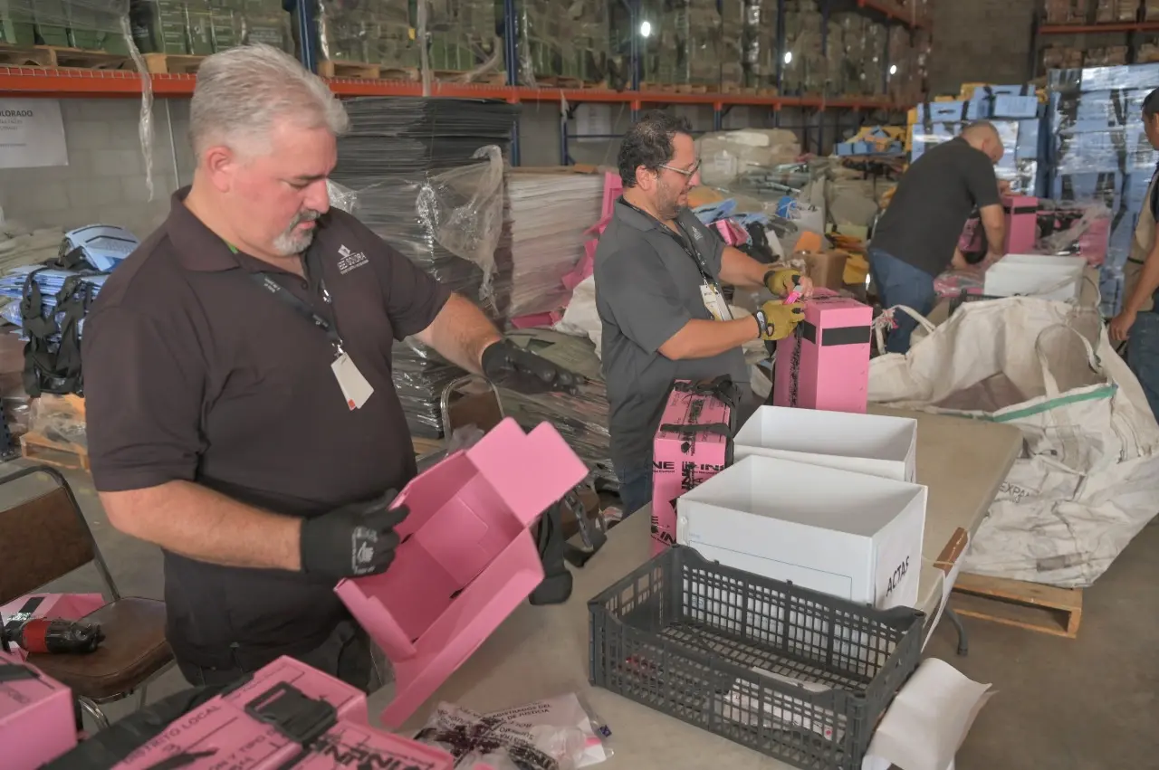Una vez que realizaron formalmente la clausura del proceso electoral del Poder Judicial 2025, se inició con la destrucción del material a través de procedimientos ecológicos, biodegradables, con la empresa Evergreen. .