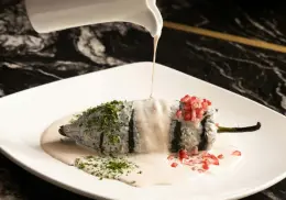 Chile en nogada: ¿Por qué su ingrediente principal podría dejar de ser mexicano?