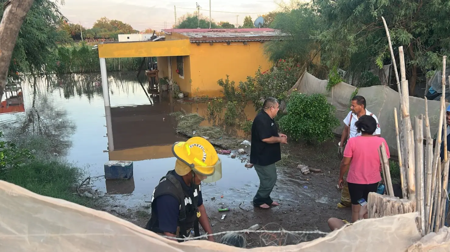 Lluvia deja a familias de Etchojoa sin hogar