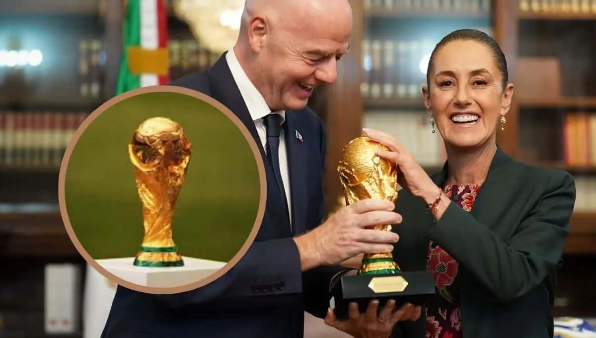 La mandataria sostuvo la Copa del Mundo / @Claudiashein