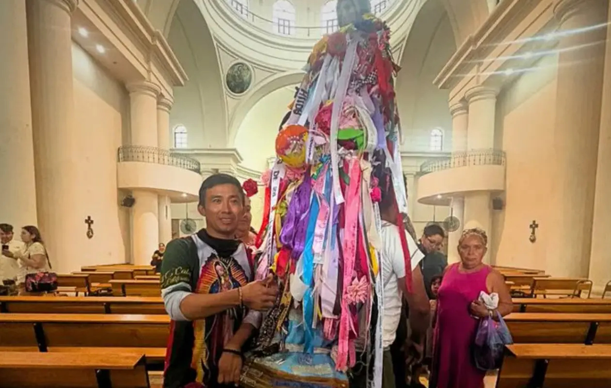 Santiago fue recibido en un ambiente festivo al completar su manda.