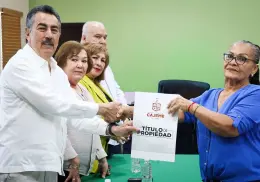 Entregan escrituras a familias de Cajeme