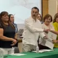 Entregan escrituras a familias de Cajeme