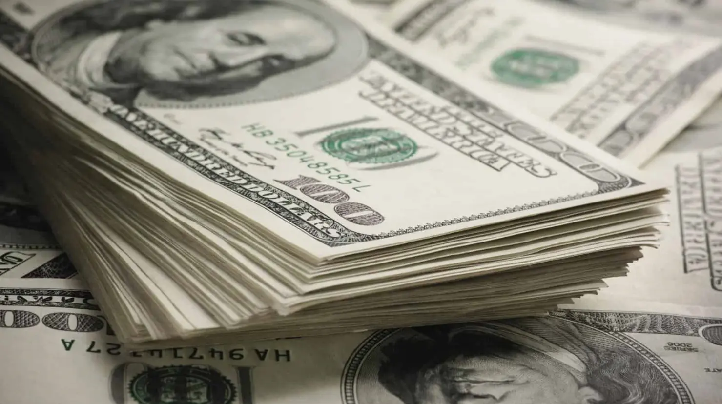 Precio del dólar hoy sábado 30 de agosto: El peso mexicano retrocede frente al billete verde