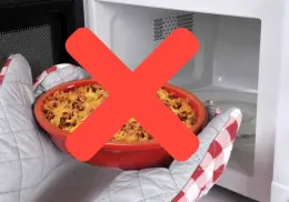 Expertos revelan comidas que no debes calentar en el microondas