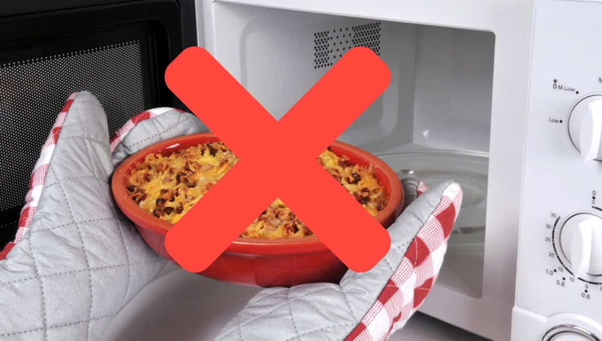 Expertos revelan comidas que no debes calentar en el microondas