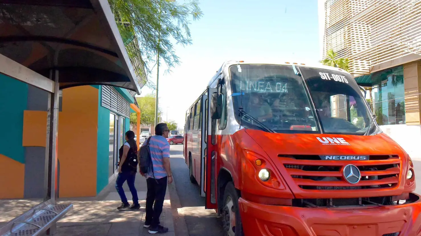 "Hasta en tanto las unidades estén dignas, vamos a pensar en el tema de la tarifa y en el caso de Hermosillo, no vamos aumentar porque en la capital primero vamos a trabajar el tema de recaudo y disminuir el tema de flujo de efectivo en unidades para poder tener una recaudación en efectiva", aseguró Sosa Castañeda