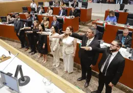 Jueces y magistrados toman protesta ante el Congreso del Estado
