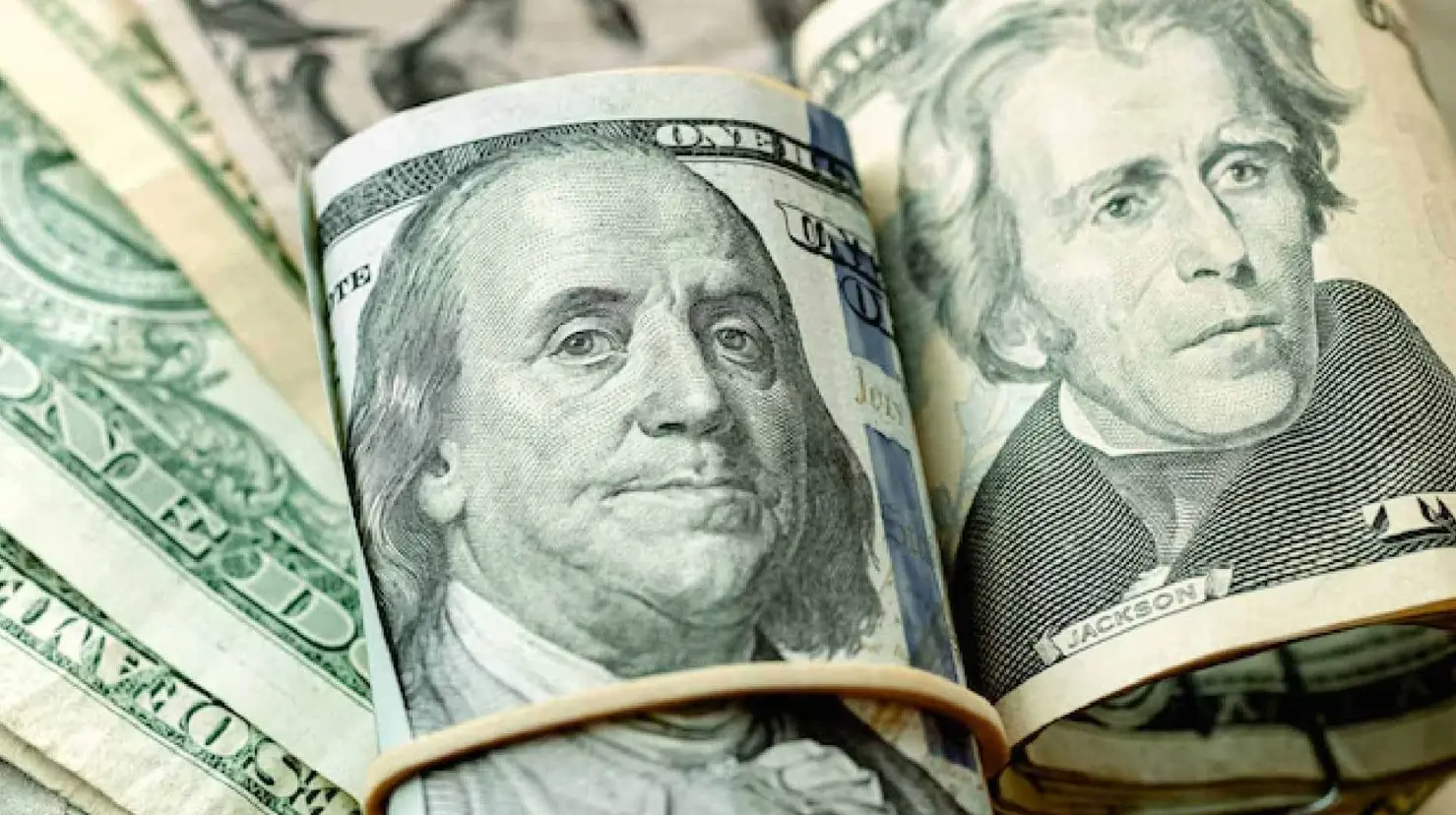 Foto: Freepik / El peso mexicano inició la semana con un comportamiento estable frente al dólar