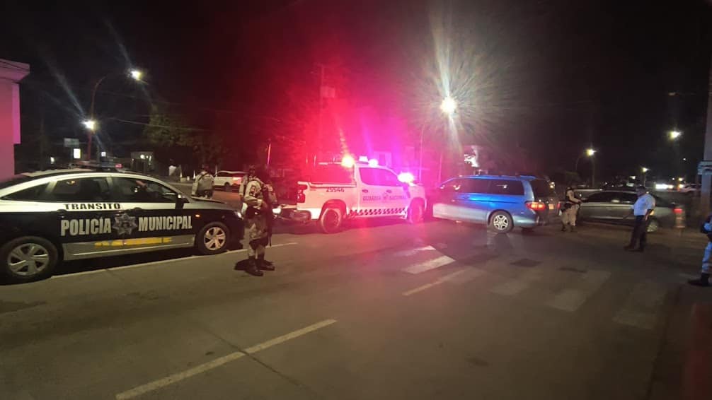 Vehículo de la GN choca contra una camioneta particular