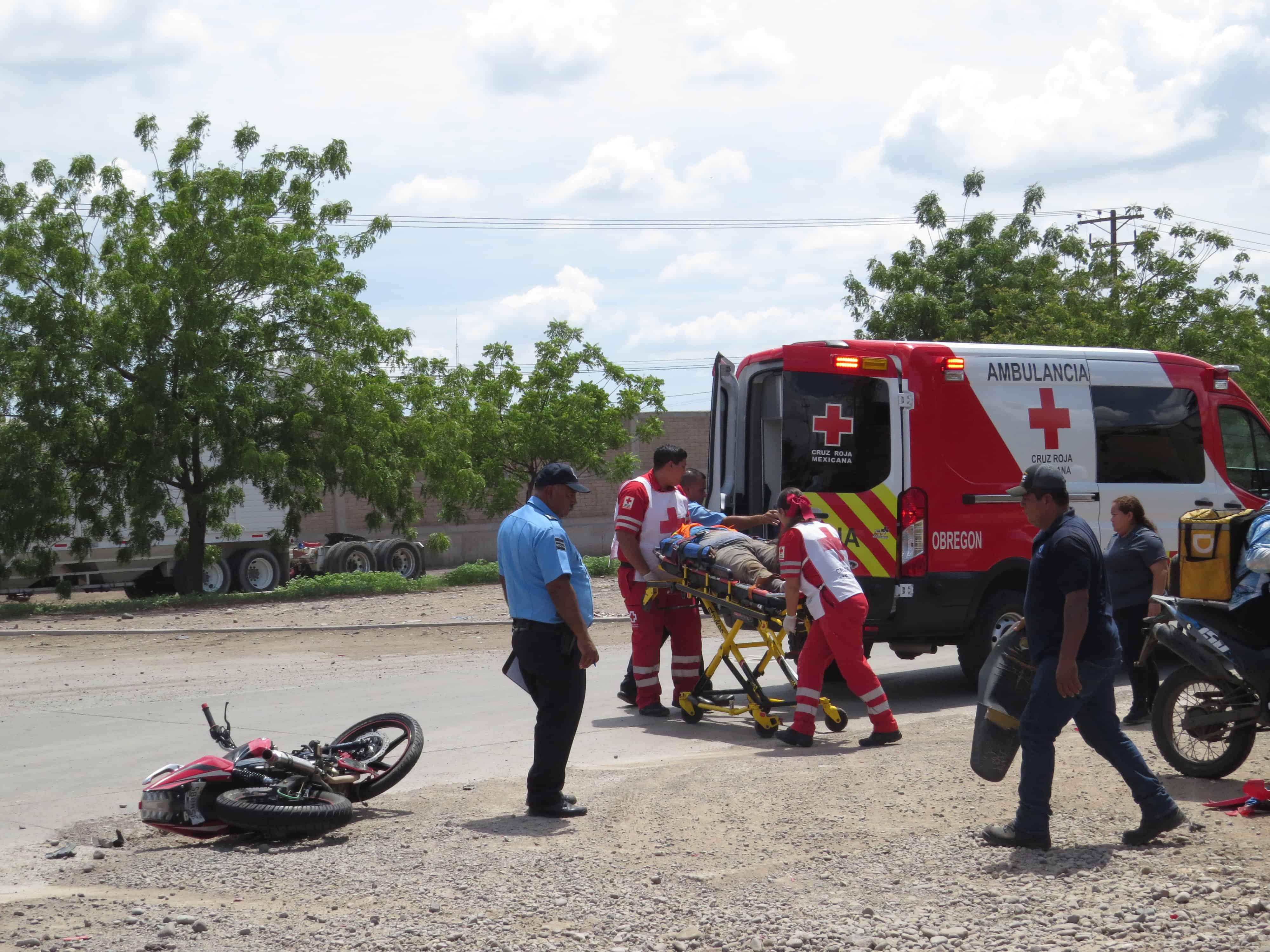 Motociclista termina en el hospital, tras chocar en el Parque Industrial de Ciudad Obregón