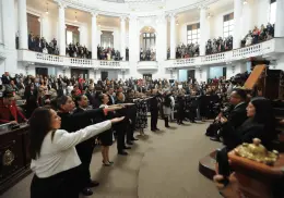 Histórico: Rinden protesta 137 jueces y magistrados del nuevo Poder Judicial en CDMX