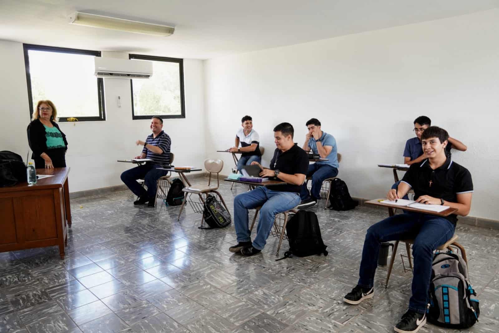 Ingresan 8 nuevos jóvenes al Seminario de Ciudad Obregón