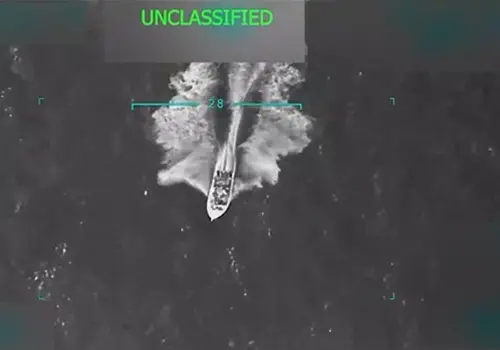 VIDEO | Así destruyó la Marina estadounidense una lancha cargada con droga en el Caribe