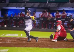 Piratas de Campeche vence a Diablos Rojos en extra innings y se pone adelante en la serie
