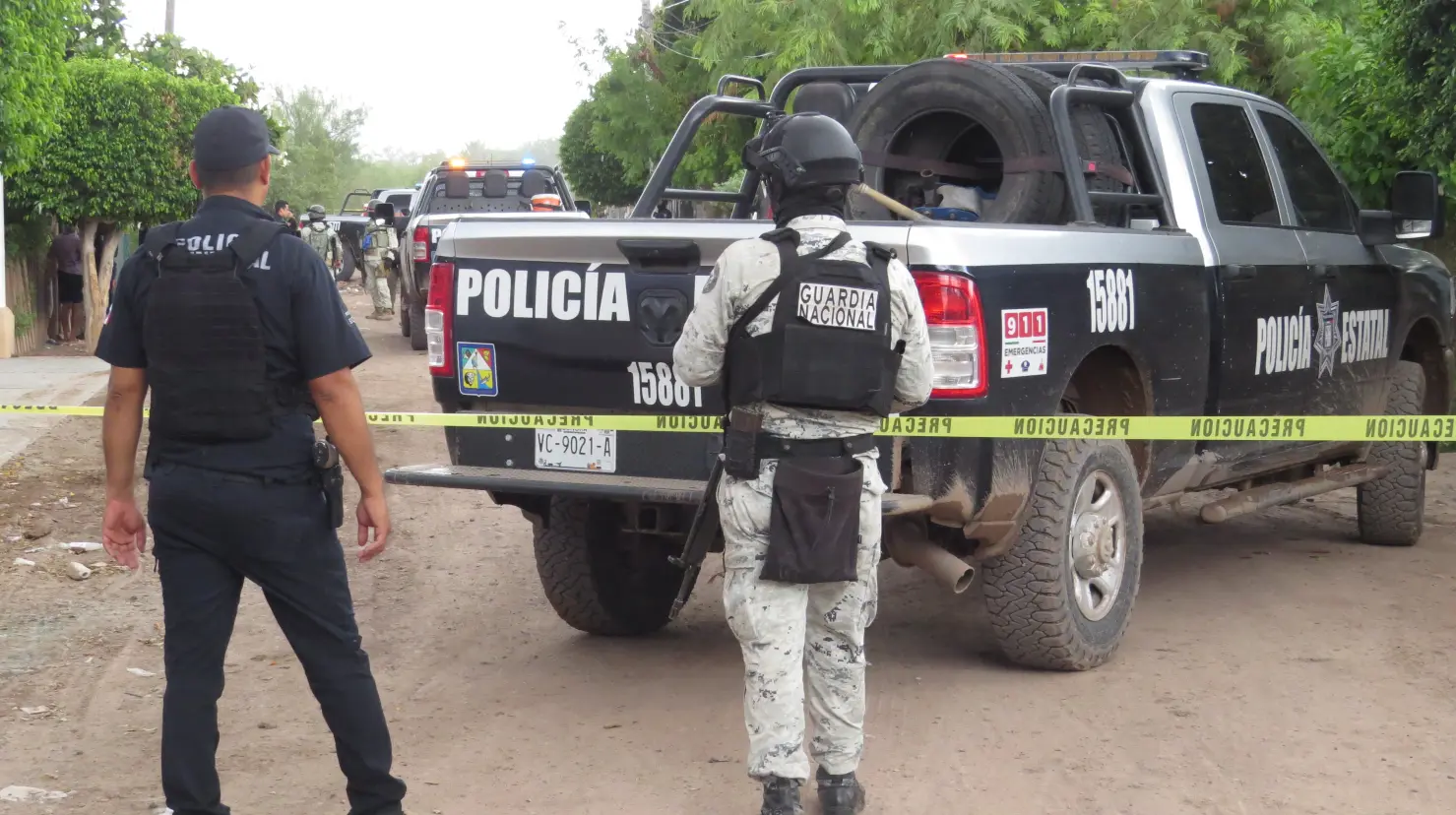 La escena del crimen fue custodiada por policías y militares (Foto: Roke Arballo)