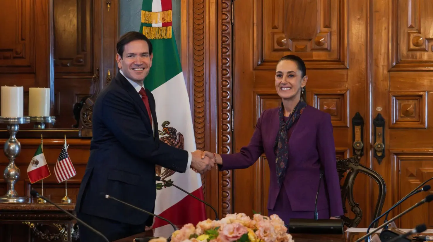 En la cuenta oficial de X del Gobierno de México se difundió una imagen donde la presidenta Sheinbaum da la bienvenida al funcionario estadounidense