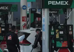 Sheinbaum y empresarios acuerdan mantener precio de gasolina en 24 pesos por litro en todo México
