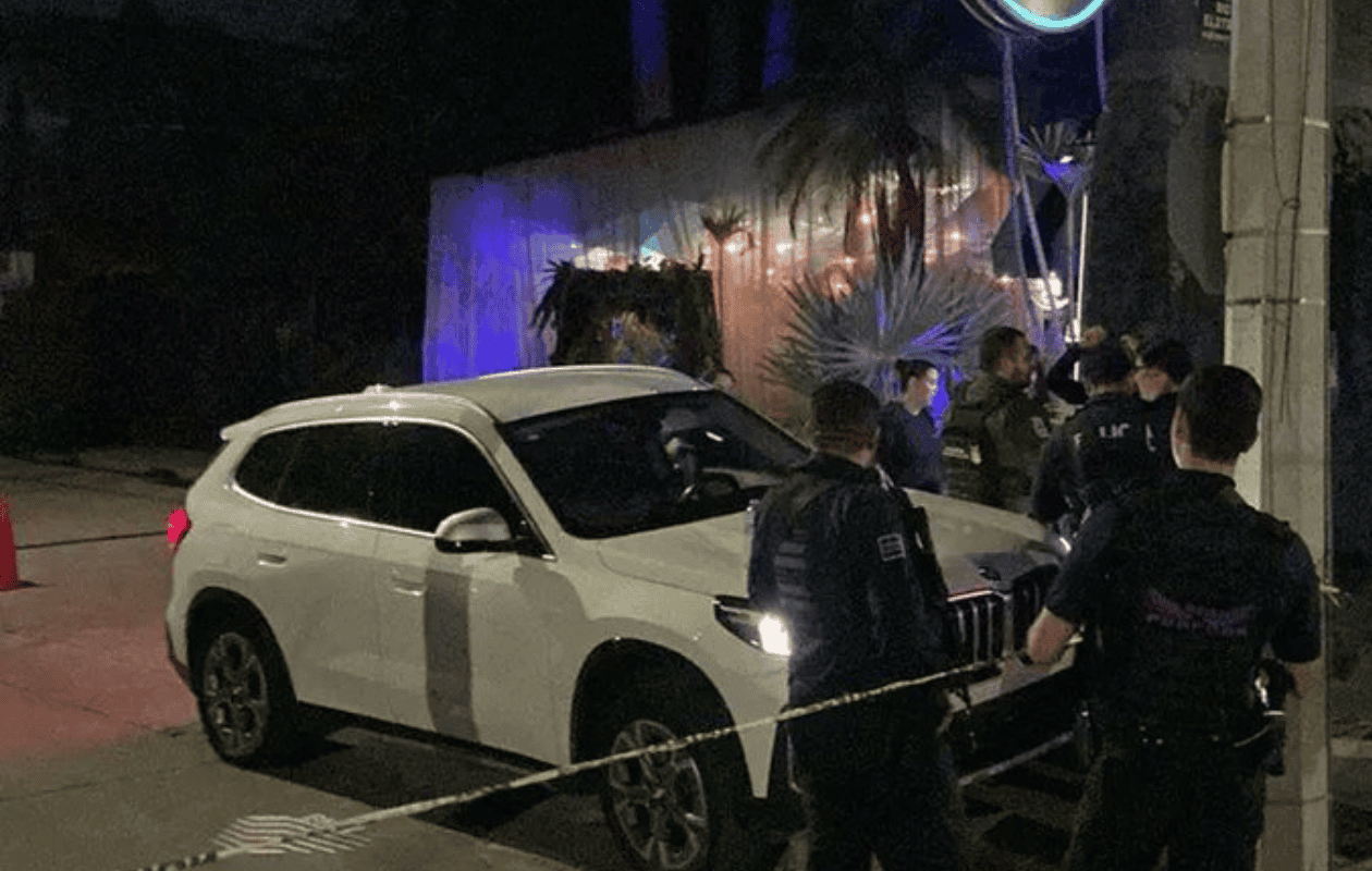 Asesinan a balazos a bombero en restaurante de Culiacán  