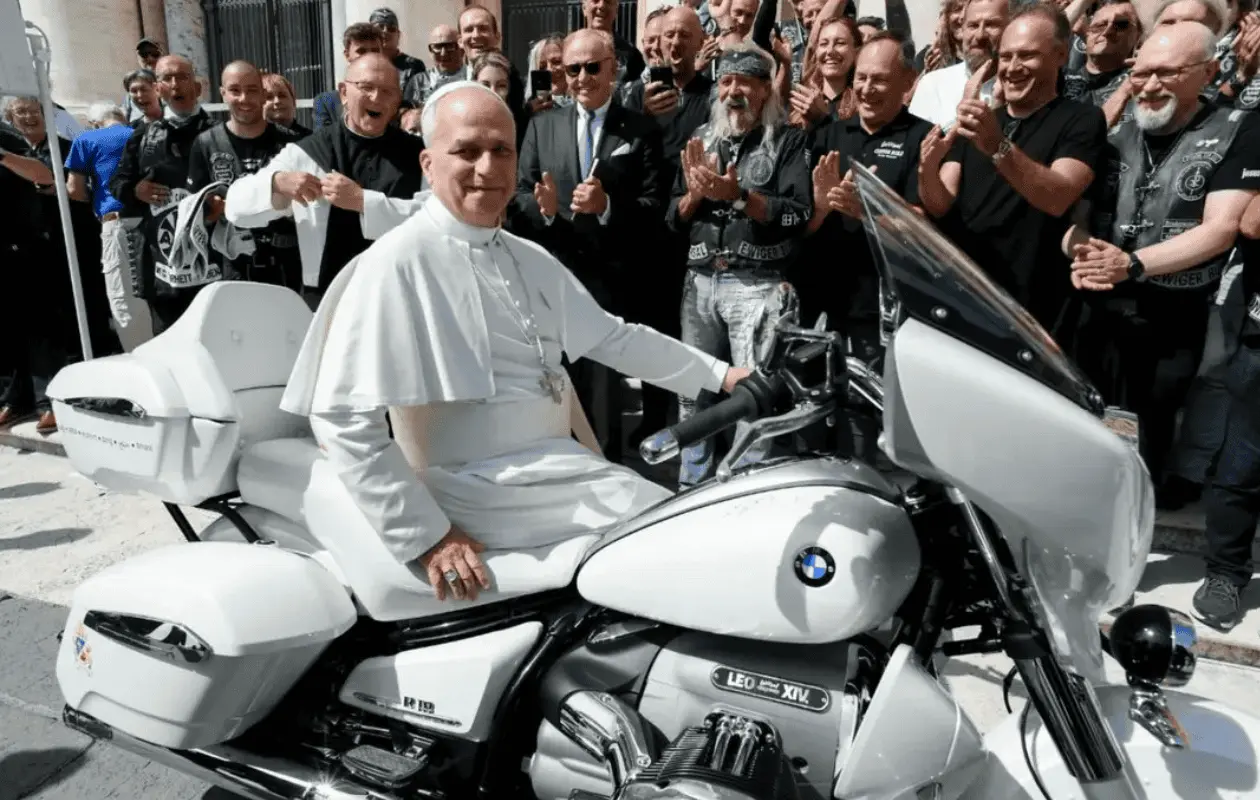 El Papa no perdió oportunidad de subirse al vehículo, pero no se lo quedará.