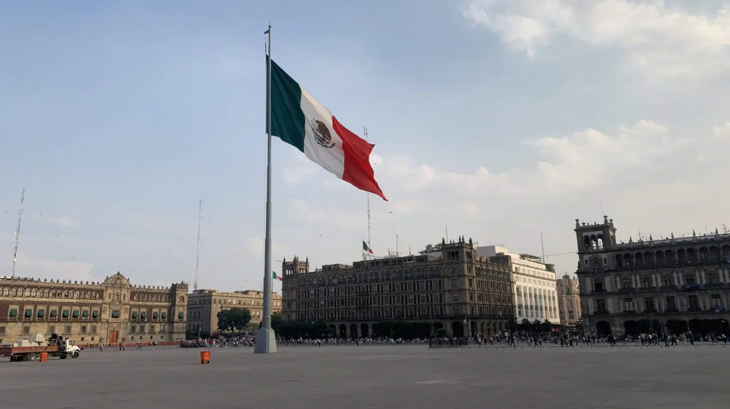 ¿Por qué se iza a toda asta la bandera hoy 5 de septiembre? Este 2025 se conmemora por primera vez