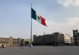 ¿Por qué se iza a toda asta la bandera hoy 5 de septiembre? Este 2025 se conmemora por primera vez