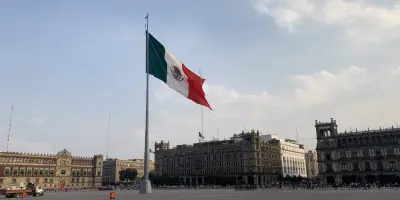 ¿Por qué se iza a toda asta la bandera hoy 5 de septiembre? Este 2025 se conmemora por primera vez
