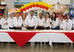 Casa Ley festeja 71 años con clientes en Plaza Ley Obregón