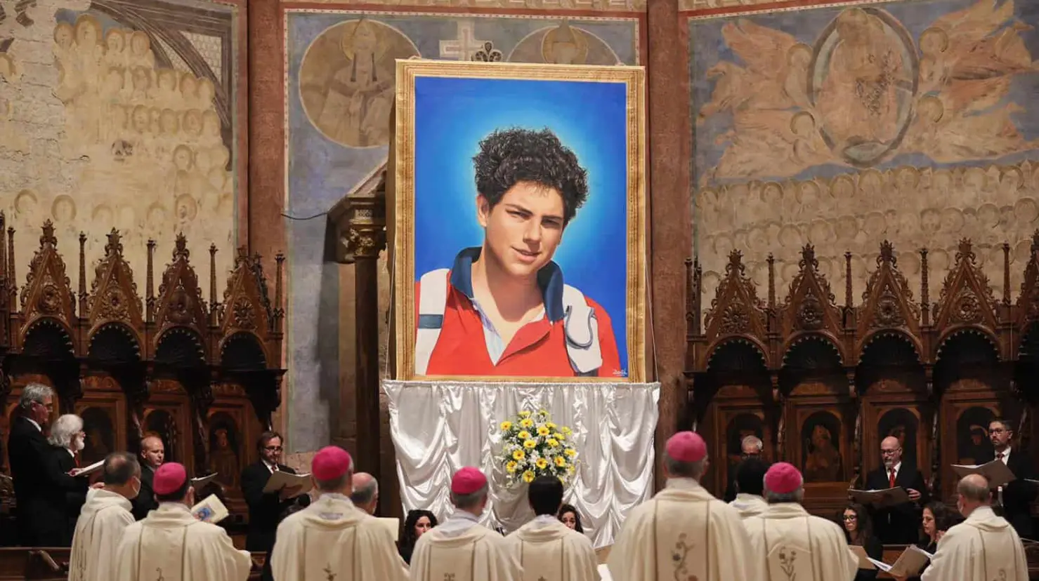El nuevo santo nació en Londres en 1991, pero creció en Milán. Murió en 2006, a los 15 años, a causa de una leucemia fulminante.
