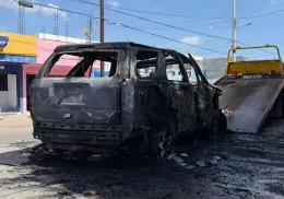 Pide cajemense reparación de daños tras caer en alcantarilla