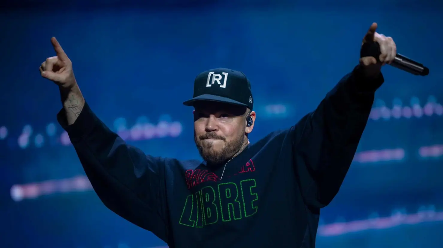 Fiel a su estilo, el exintegrante de Calle 13, durante su presentación, hizo un llamado a defender los derechos de los más vulnerables.