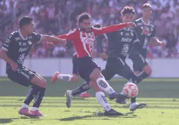 Chivas gana a León pese a falla viral de Chicharito previo al Clásico Nacional