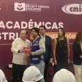 Alfonso Durazo entrega apoyos a jóvenes en la industria