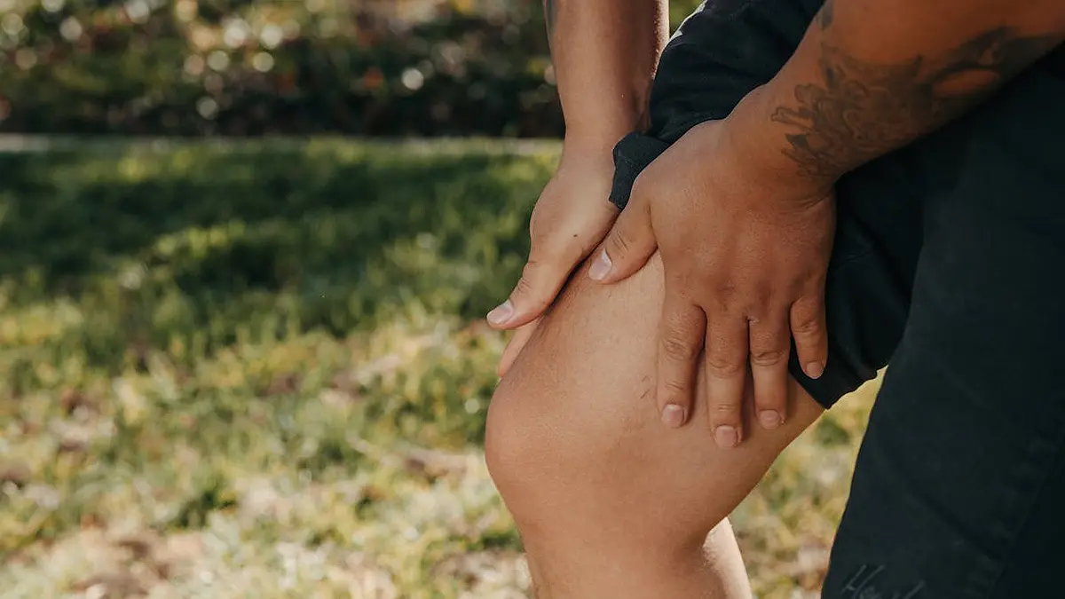 ¿La humedad causa dolor articular? Mitos y verdades sobre tus articulaciones
