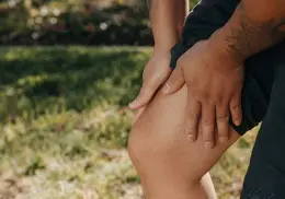¿La humedad causa dolor articular? Mitos y verdades sobre tus articulaciones