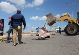 Retiran losas de concreto en puente de la carretera Internacional y 300, en Ciudad Obregón