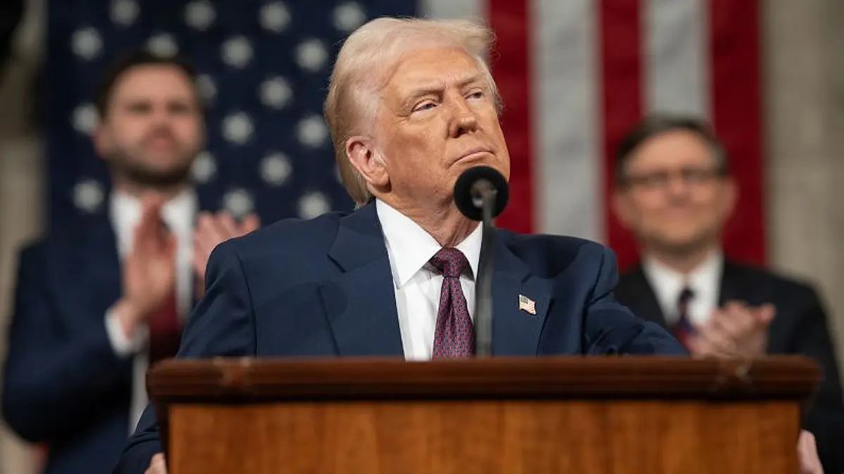 Trump va contra las ciudades santuario; endurece redadas en Los Ángeles, Boston y Chicago