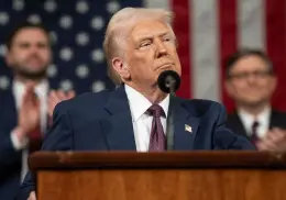 Trump va contra las ciudades santuario; endurece redadas en Los Ángeles, Boston y Chicago