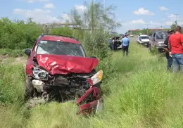 Aparatoso accidente en la calle California, al norte de Ciudad Obregón