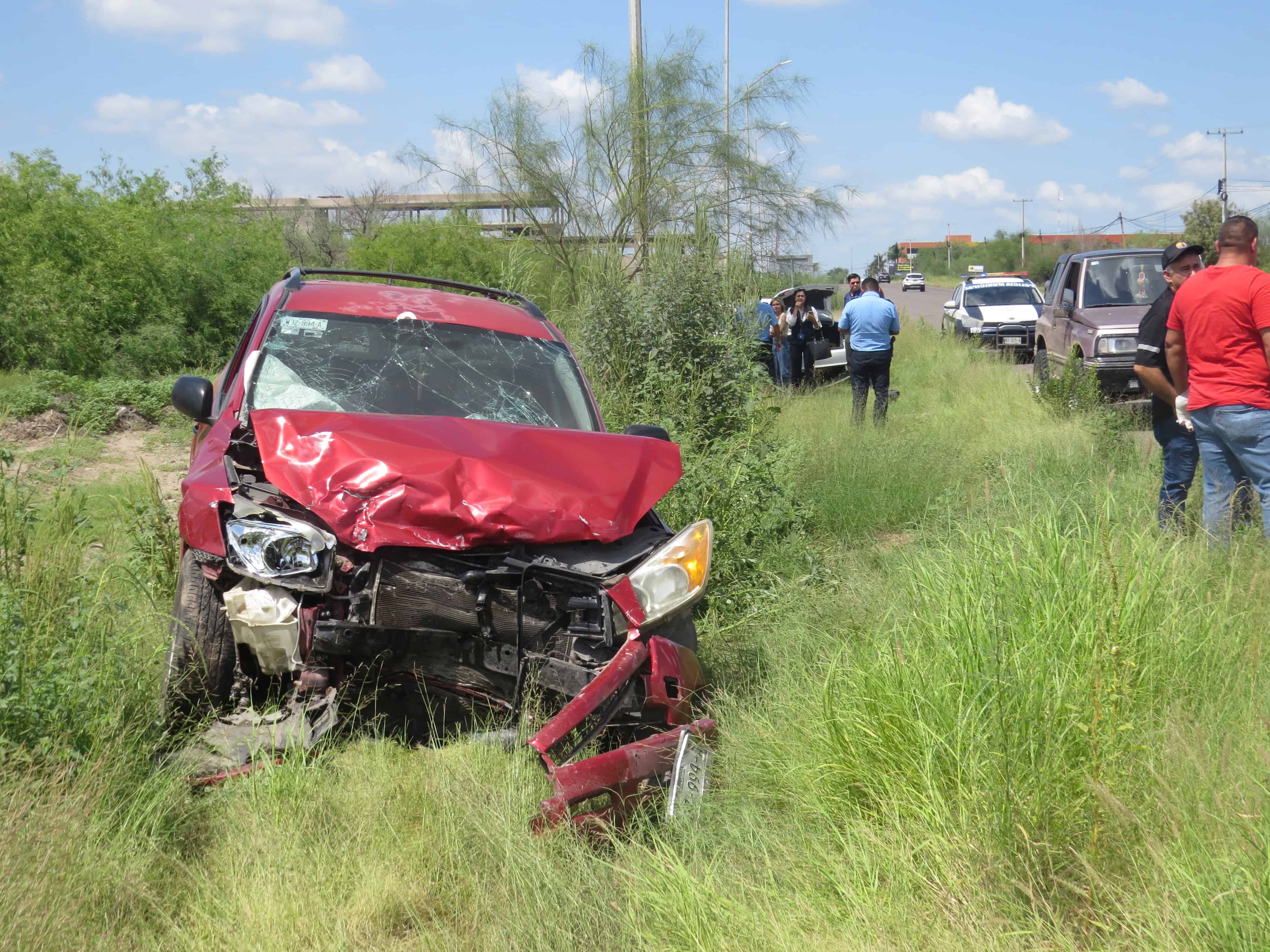 Aparatoso accidente en la calle California, al norte de Ciudad Obregón