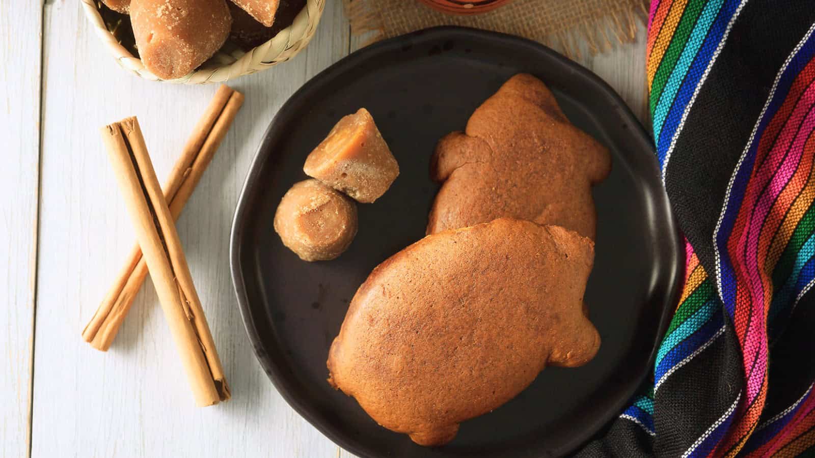 Cochito de piloncillo: Conoce la historia del pan dulce mexicano que nació desde la época colonial