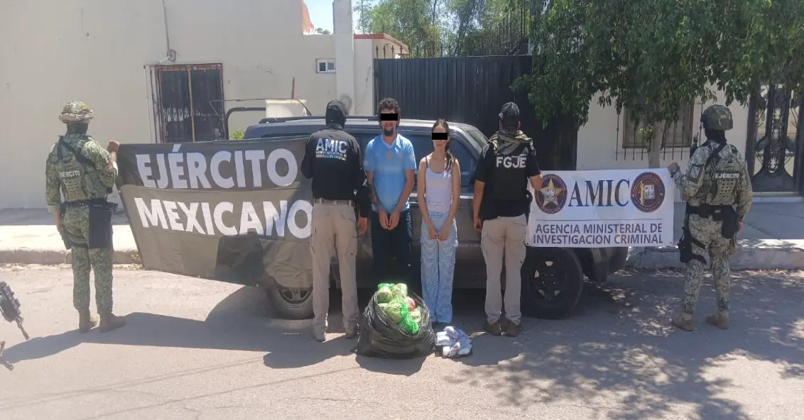 La pareja viajaba en un vehículo en el que transportaban miles de porciones de drogas